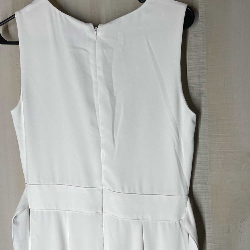 CeCe white sleeveless pants romper v neck, size 2 - Picture 10 of 16